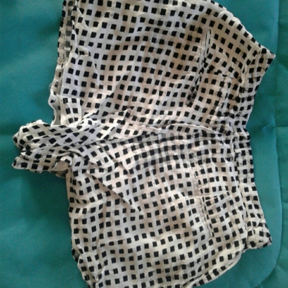 Cute checkered high waist shorts - Picture 3 of 3